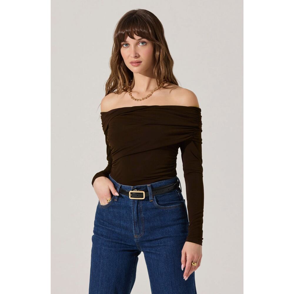 NWT ASTR THE LABEL Datia Ruched Off Shoulder Top Brown Large L